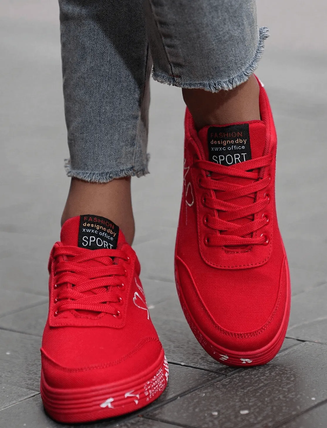 Couple Skate Shoes – Comfortable Lace-Up Sneakers for Men & Women