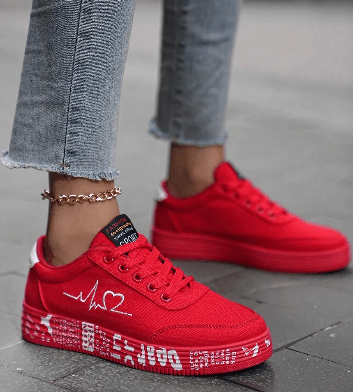 Couple Skate Shoes – Comfortable Lace-Up Sneakers for Men & Women