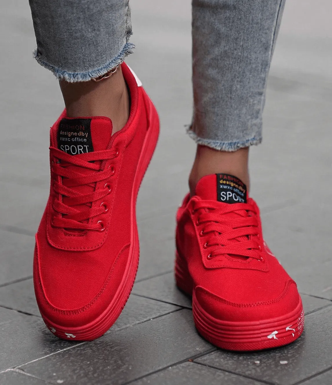 Couple Skate Shoes – Comfortable Lace-Up Sneakers for Men & Women