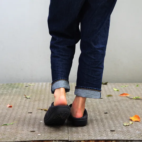 Subu Indoor/Outdoor Slippers - Black